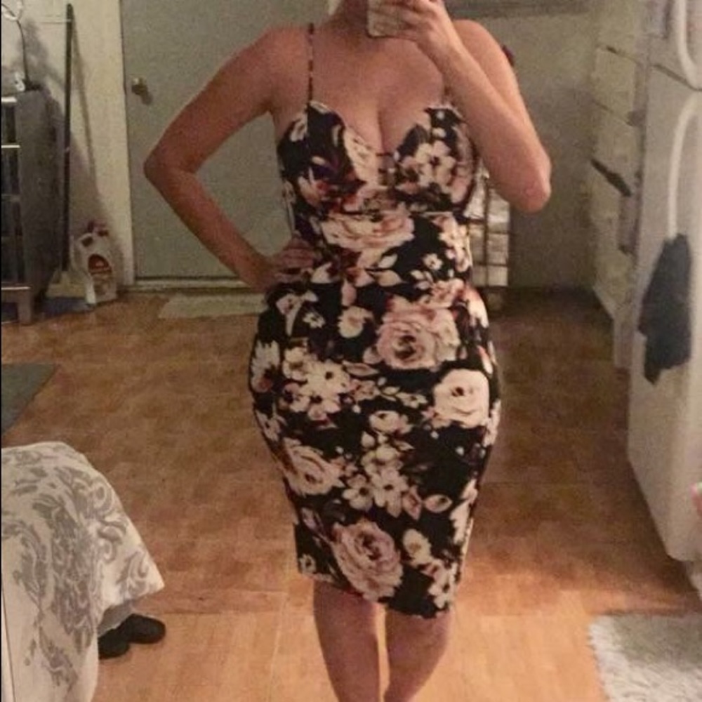 New flowered pencil dress sz M